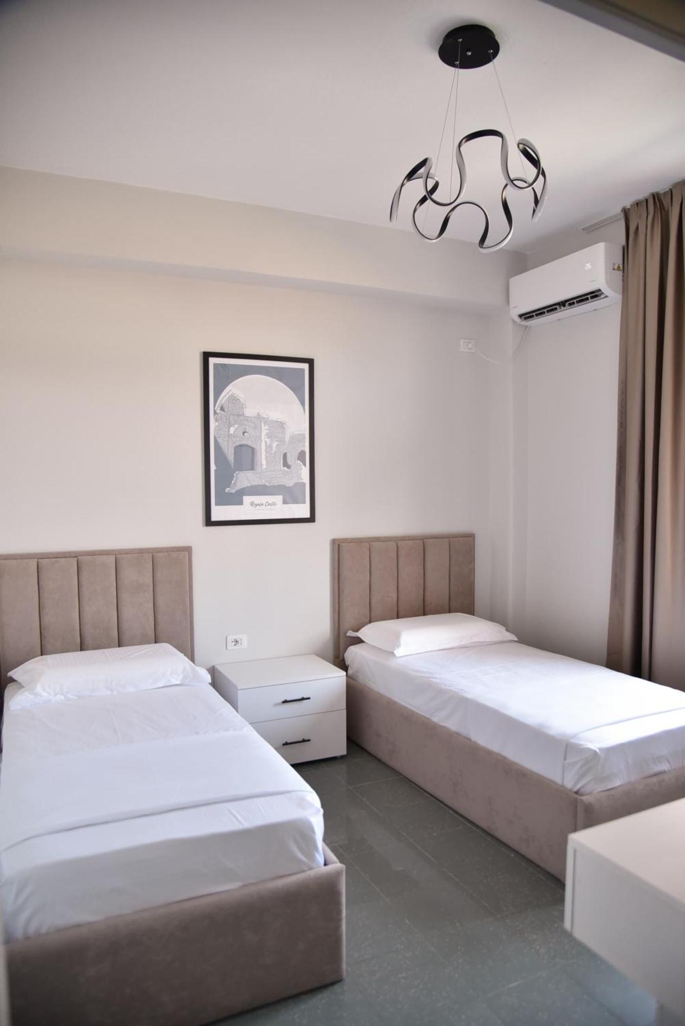 City Center Inn Shkoder Exterior photo